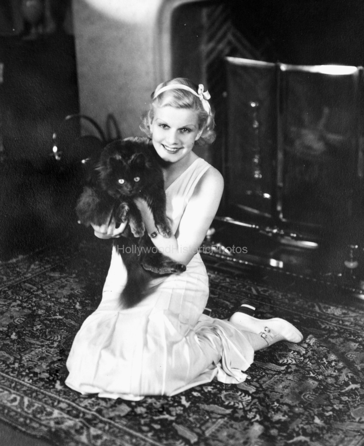 Jean Harlow 1931 With her pet cat wm.jpg